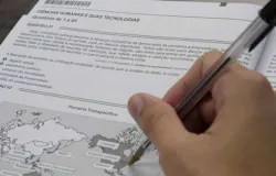 Prova gratuita ajuda brasileiros no exterior a concluir os estudos