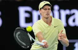 Sinner vence Zverev em batalha de quase 4 horas e � bicampe�o em Wimbledon
