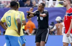�rbitro que j� apitou jogos de Messi vai comandar Inglaterra x Argentina