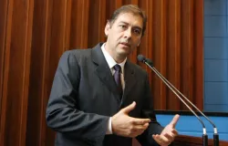 Assembleia decreta luto de tr�s dias pela morte de Alcides Bernal