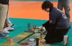 Jovens da periferia de Florian�polis participam de torneio de rob�tica