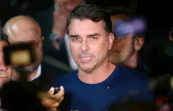 Fl�vio chama Moraes de 'dem�nio sem alma' ap�s ministro limitar visitas a Bolsonaro
