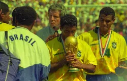 Rom�rio: 'S� restam as lembran�as dos bons momentos da sele��o brasileira'