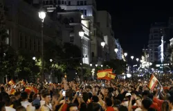 Adolescente morre na Espanha durante festa pelo t�tulo da Copa