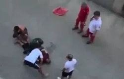 Morte de imigrante ap�s ser imobilizado por policiais na It�lia provoca protestos e � comparada ao caso de George Floyd