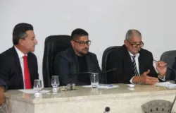 Justi�a tira presidente da C�mara de S�o Domingos do cargo e manda nova elei��o