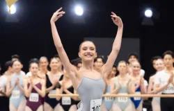 Jovem bailarina brasileira vence premio em competicao internacional de ballet