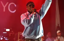 Travis Scott sofre cr�ticas por levar filha de 8 anos ao palco