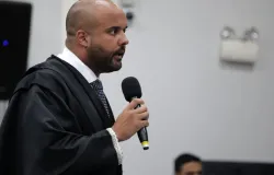 Advogado abandona julgamento e promotoria acusa defesa de tentar adiar o caso de Carlinhos Bezerra
