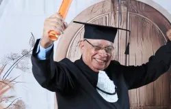 Empres�rio de 76 anos se forma em direito e passa na OAB
