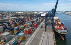 Grupos pedem leil�o de terminal em Santos e cobram decis�o do governo