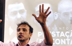 Renan Santos vai � pol�cia contra cantora por incita��o � viol�ncia