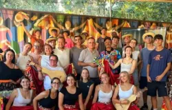 Jovens da It�lia visitam Mato Grosso para viver f� e cultura
