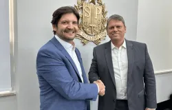 Bra�o direito de Tarc�sio: a estrat�gia para impulsionar Andr� do Prado na disputa pelo Senado