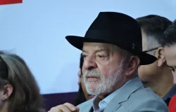 Lula lidera pesquisa contra Fl�vio Bolsonaro no primeiro e segundo turno