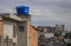 Programa distribui caixas d'�gua gr�tis para fam�lias de baixa renda na Grande SP e Baixada Santista