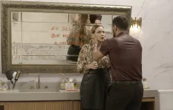 Zil� recebe uma amea�a an�nima escrita no espelho de casa em 'Cora��o Acelerado'