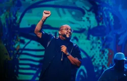 Tiee comemora 10 anos de carreira com novo �lbum 'Uma D�cada'