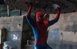 Tom Holland fala sobre o cheiro do uniforme no novo filme do Homem-Aranha