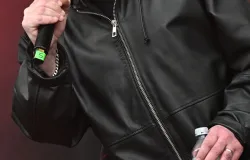 Shaun Ryder, do Happy Mondays, conta que n�o espera homenagem de Andy Burnham e faz piada ousada sobre o primeiro-ministro