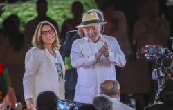 Lula diz: 'quem bate em mulher n�o precisa votar em mim'