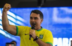 Fl�vio Bolsonaro diz que vai aceitar o resultado das elei��es: 'Diferente de 2022, TSE ser� imparcial'