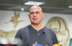 Prefeito critica PT, mas licita��o de R$ 40 milh�es favorece empresas ligadas ao partido