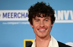 Shawn Mendes � visto em igreja em S�o Paulo, vai a show com Bruna Marquezine e ganha pedido de netinho de Xuxa