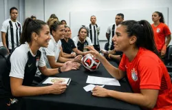 Jogadoras do Corinthians visitam institui��o para cegos e promovem inclus�o pelo esporte
