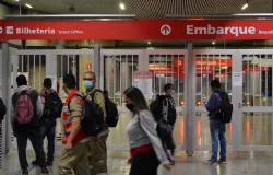 Greve da CPTM paralisa trens e suspende rod�zio em S�o Paulo