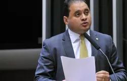 Familiares de senador Weverton Rocha s�o alvos de opera��o da PF contra fraudes do INSS
