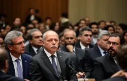 Oposi��o pede explica��es sobre cr�dito para reformas e alerta para risco de d�vidas