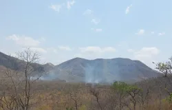 Novo inc�ndio amea�a Chapada dos Guimar�es e equipes lutam para conter o fogo