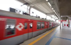 CPTM diz que greve n�o cumpre ordem e trem continua com falta de funcion�rios