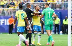 Goleiro que eliminou o Brasil na Copa assina com o RB Leipzig