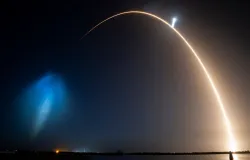 Foguete da SpaceX colide com a Lua a 8.700 km/h e abre nova cratera