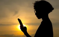 Multa bilion�ria para dona do Facebook por danos a jovens