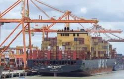 Balan�a comercial de julho tem saldo positivo de US$ 7 bilh�es