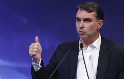 Fl�vio Bolsonaro almo�a com empres�rios em S�o Caetano do Sul (SP)
