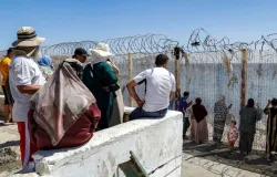 Migrante morre ao cair no mar tentando entrar em Ceuta de parapente