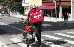 INSS pode gastar R$ 189 milhoes por ano com entregadores do iFood acidentados; entenda