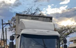 Caminh�o roubado � recuperado na Avenida Brasil; suspeito � preso em Bangu