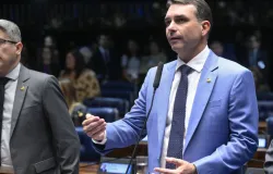 Flavio Bolsonaro critica STF e promete indicar mulheres para o Supremo