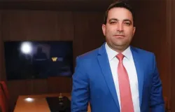 PF encontra foto de advogado investigado com deputados e senadores em piscina