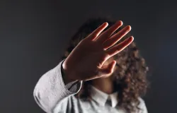 Sinal de socorro: conhe�a o gesto que ajuda mulheres v�timas de viol�ncia