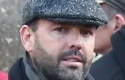 Anel de seguran�a montado para Daniel Kinahan: atiradores nos telhados e vans � prova de bombas