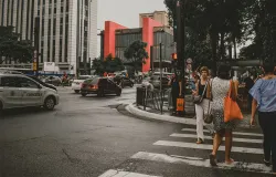 Sem�foro inteligente reduz espera de pedestres em S�o Paulo