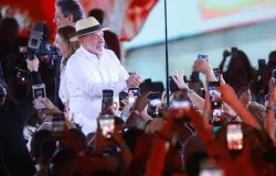 Pesquisa mostra Lula isolado em primeiro no 1� turno e empate t�cnico com Fl�vio no 2�