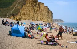 Alerta de calor na Inglaterra: quinta onda de calor j� come�a com risco � sa�de