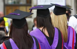 Governo de Andy Burnham anuncia mudan�a importante nos empr�stimos estudantis a partir de setembro